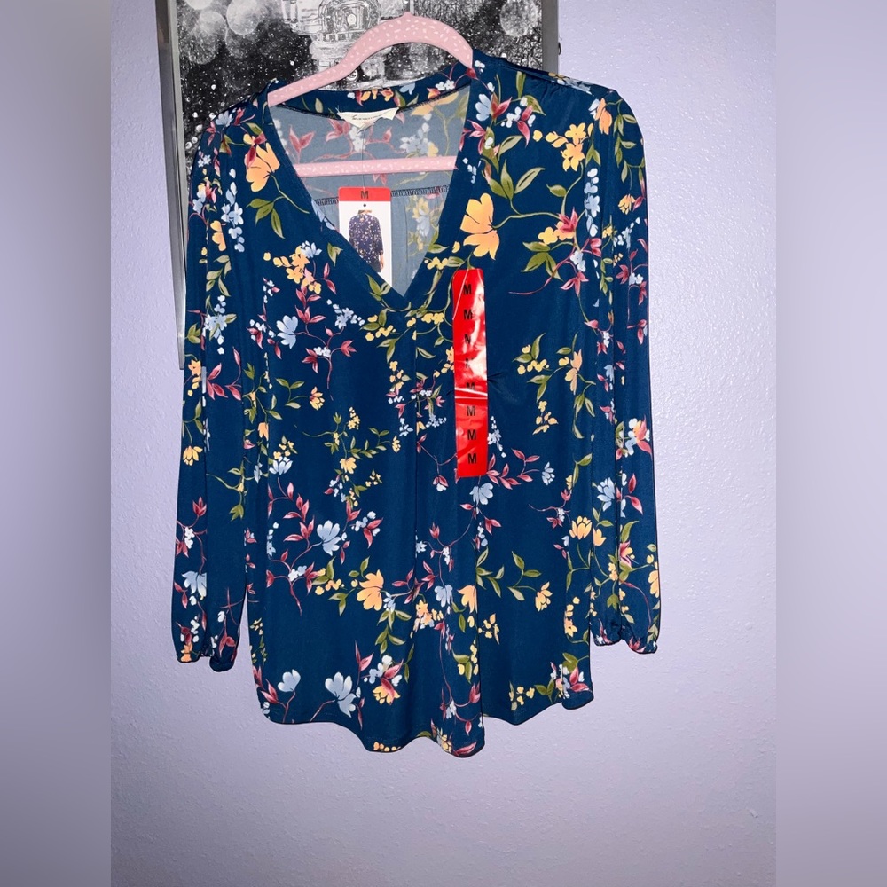 TWO BY VINCE CAMUTO NWT LOVELY FLORAL TOP